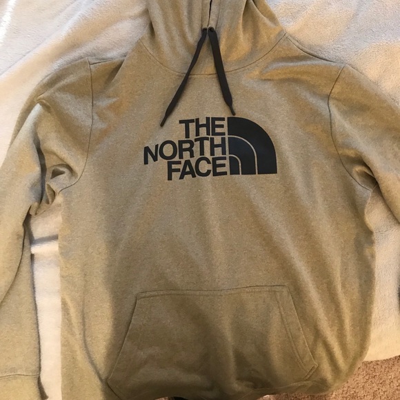 tan north face sweatshirt